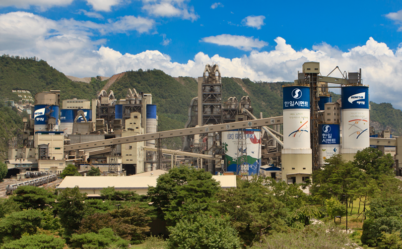 industry and energy in recognition of contribution to the cement industry 