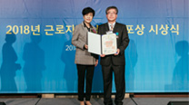 [Hanil Cement] Kim Deok-rae from Danyang Plant Electrical Team Wins Industrial Service Medal on Workers’ Day   이미지